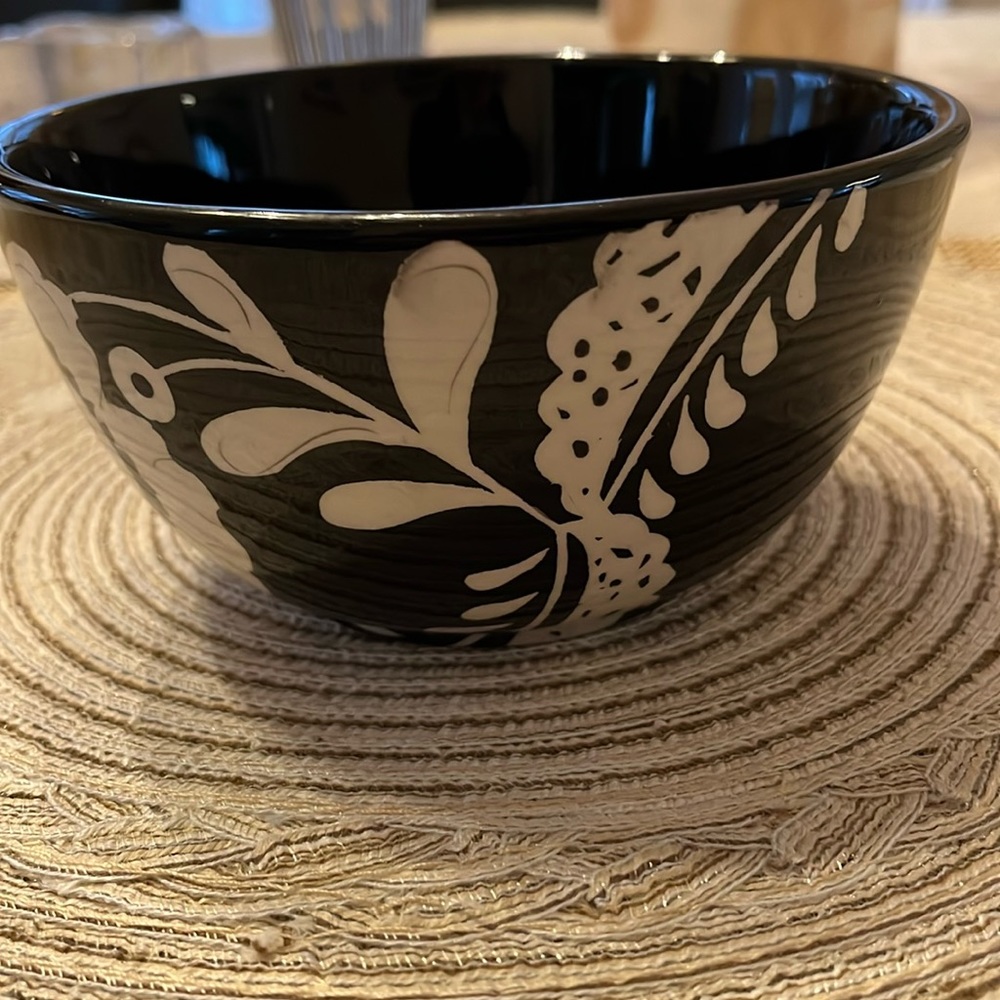 Gates Ware by Laurie Gates 6” Diameter Bowl in Black and White in EUC